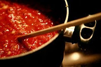 Photo of spaghetti sauce cooking by Joey Rozier under a Creative Commons licence.